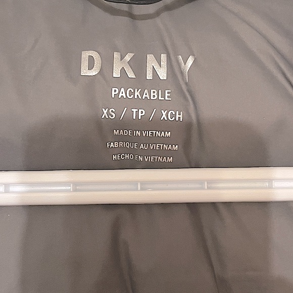 DKNY Waterproof Packable Puffer Quilted Jacket In Brand New Condition - Picture 4 of 7